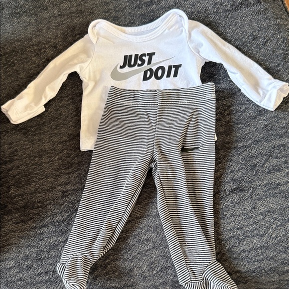 Nike White 'Just Do It' Top with Striped Pants - Picture 1 of 2